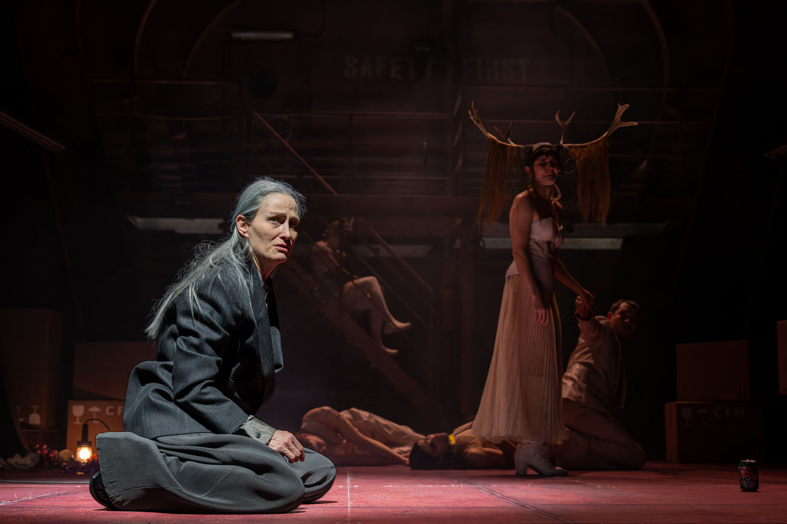 HEKABE von Euripides aus dem Griechischen von Dietrich Ebener REGIE: Angeliki Papoulia und Christos Passalis