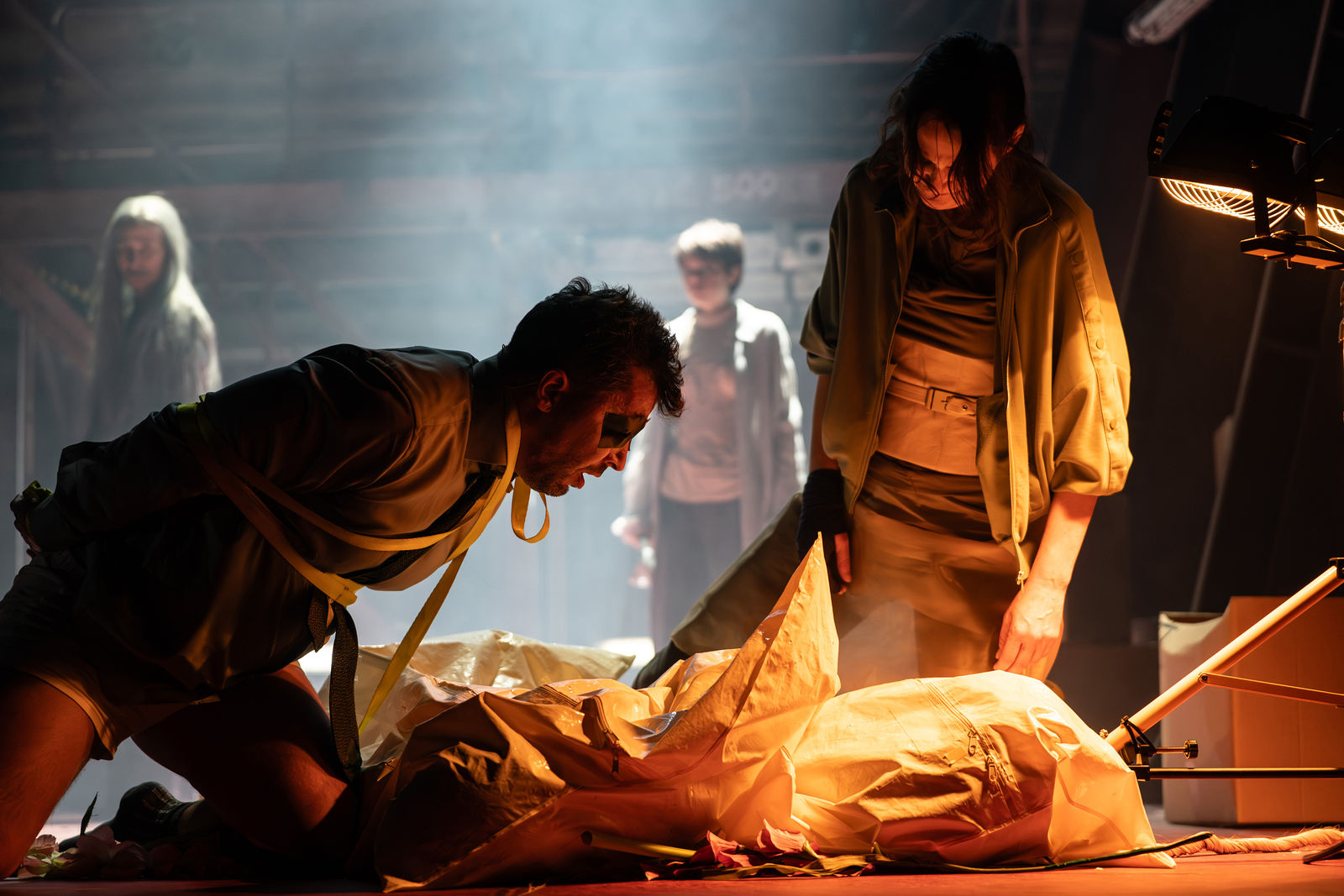 HEKABE von Euripides aus dem Griechischen von Dietrich Ebener REGIE: Angeliki Papoulia und Christos Passalis
